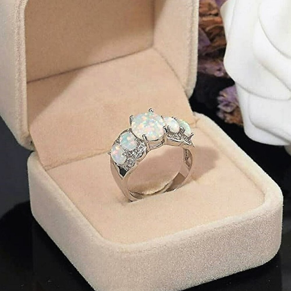 Elegant Opal and Silver Women's Ring - Picture 6 of 8